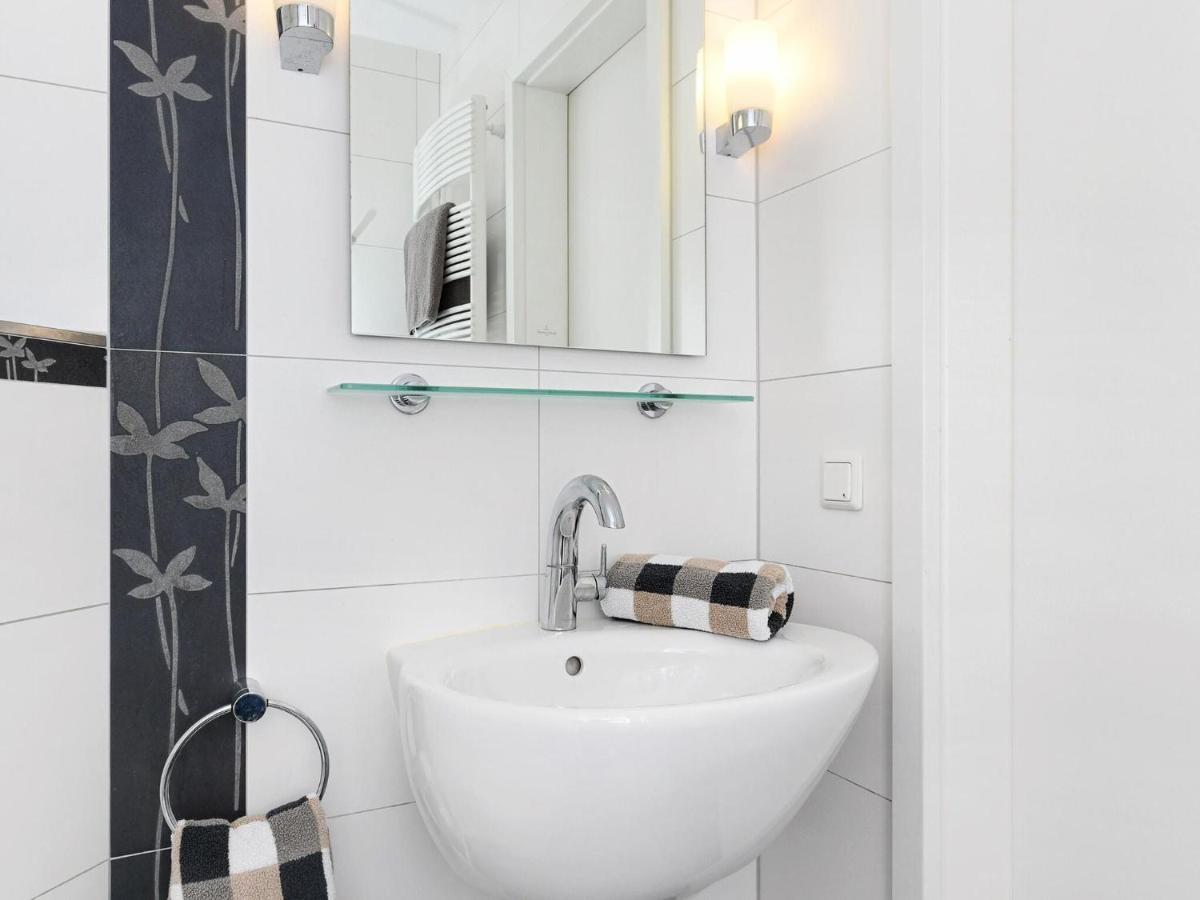 Charming Apartment On Ruegen Island With Balcony Sellin  Exterior photo